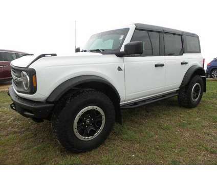 2022 Ford Bronco Black Diamond is a White 2022 Ford Bronco SUV in Independence KS