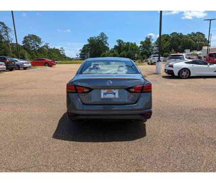 2022 Nissan Altima 2.5 S is a 2022 Nissan Altima 2.5 Trim Car for Sale in Mccomb MS