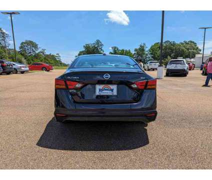 2022 Nissan Altima 2.5 SV is a Blue 2022 Nissan Altima 2.5 Trim Car for Sale in Mccomb MS