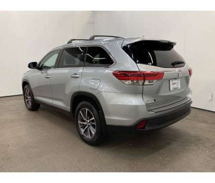 2019 Toyota Highlander XLE is a Silver 2019 Toyota Highlander XLE SUV in Columbia MD