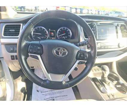 2018 Toyota Highlander XLE is a White 2018 Toyota Highlander XLE SUV in Dubuque IA