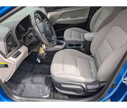 2017 Hyundai Elantra SE is a Blue 2017 Hyundai Elantra SE Sedan in Algonquin IL