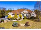123 Chase Hollow Dr, Nazareth, PA 18064