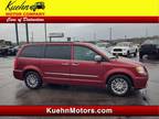 2015 Chrysler town & country Red