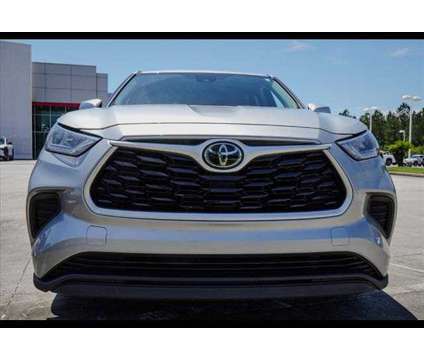 2020 Toyota Highlander L is a Silver 2020 Toyota Highlander SUV in Moss Point MS