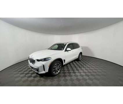 2025 BMW X5 xDrive40i is a White 2025 BMW X5 4.6is SUV in Freeport NY