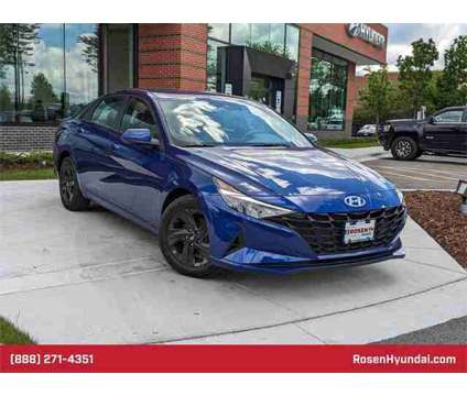 2022 Hyundai Elantra SEL is a Blue 2022 Hyundai Elantra Sedan in Algonquin IL