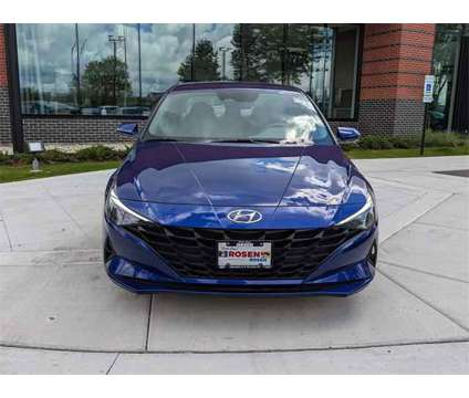 2022 Hyundai Elantra SEL is a Blue 2022 Hyundai Elantra Sedan in Algonquin IL