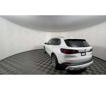 2025 BMW X5 xDrive40i is a White 2025 BMW X5 4.8is SUV in Freeport NY