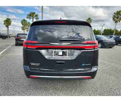 2022 Chrysler Pacifica Hybrid Limited is a Black 2022 Chrysler Pacifica Hybrid in Orlando FL