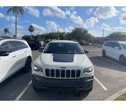 2019 Jeep Cherokee Trailhawk is a White 2019 Jeep Cherokee Trailhawk Car for Sale in Orlando FL