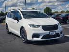 2024 Chrysler Pacifica Plug-In Hybrid Premium S Appearance
