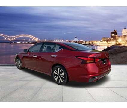 2019 Nissan Altima 2.5 SV is a Red 2019 Nissan Altima 2.5 Trim Car for Sale in Bartlett TN