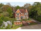 Property & Houses For Sale: Nelson Close Farnham, Surrey