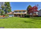 528 Red Barn Dr, Easton, PA 18040