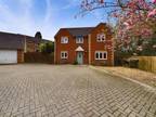 4 bedroom detached house for sale in Bath Road, Stroud, Gloucestershire, GL5