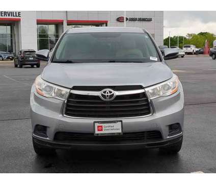 2014 Toyota Highlander LE is a Silver 2014 Toyota Highlander LE SUV in Naperville IL