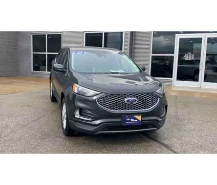 2023 Ford Edge SEL is a Green 2023 Ford Edge SEL Car for Sale in Appleton WI