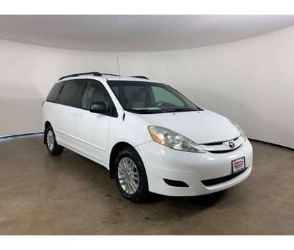 2010 Toyota Sienna LE is a White 2010 Toyota Sienna LE Car for Sale in Peoria IL
