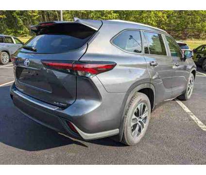 2024 Toyota Highlander XLE is a Grey 2024 Toyota Highlander XLE Car for Sale in Wilkes Barre PA