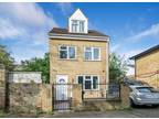 House - detached for sale in Nile Close, London, N16 (Ref 223296)