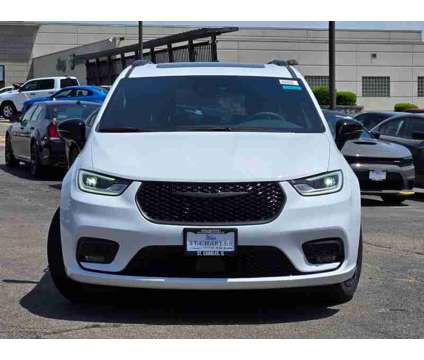 2024 Chrysler Pacifica Hybrid Select is a White 2024 Chrysler Pacifica Hybrid Hybrid in Saint Charles IL