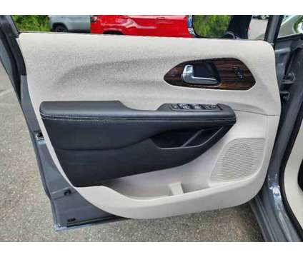2023 Chrysler Pacifica Limited is a Grey 2023 Chrysler Pacifica Limited Van in Freehold NJ