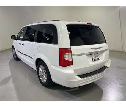 2015 Chrysler Town &amp; Country Touring-L is a White 2015 Chrysler town &amp; country Touring Car for Sale in Traverse City MI