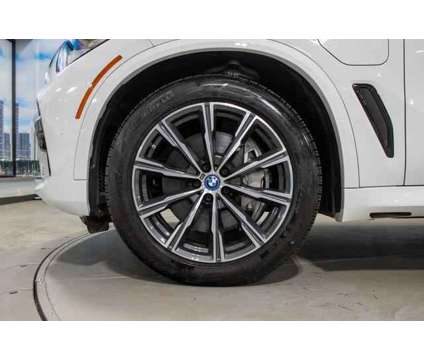 2022 BMW X5 xDrive45e is a White 2022 BMW X5 4.6is SUV in Lake Bluff IL
