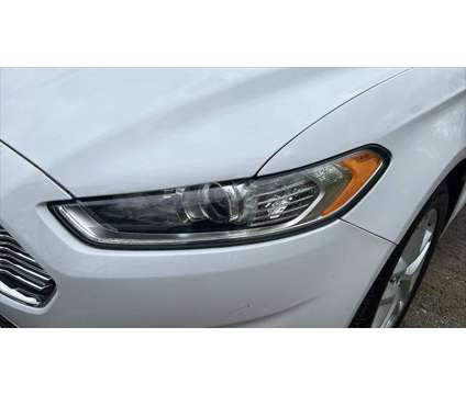 2015 Ford Fusion SE is a White 2015 Ford Fusion SE Sedan in Danbury CT