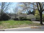 18 Oriole Dr, Wyomissing, PA 19610