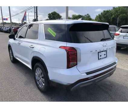 2023 Hyundai Palisade SE is a White 2023 SUV in Evansville IN