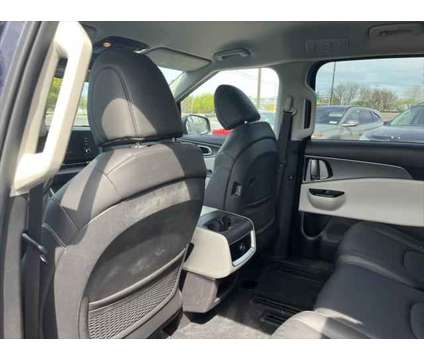 2022 Kia Carnival LX Seat Package is a Blue 2022 Van in Utica NY