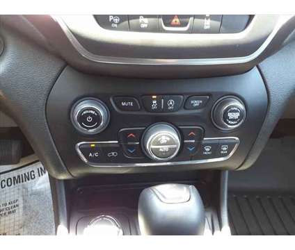 2023 Jeep Cherokee Altitude Lux 4x4 is a White 2023 Jeep Cherokee Altitude Car for Sale in Cocoa FL