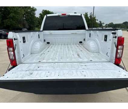 2022 Ford F-250 XLT is a White 2022 Ford F-250 XLT Truck in Brookshire TX