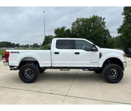 2022 Ford F-250 XLT is a White 2022 Ford F-250 XLT Truck in Brookshire TX