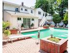 Home For Sale In West Islip, New York