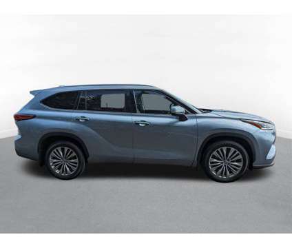 2022 Toyota Highlander Platinum is a Silver 2022 Toyota Highlander Car for Sale in Utica, NY NY