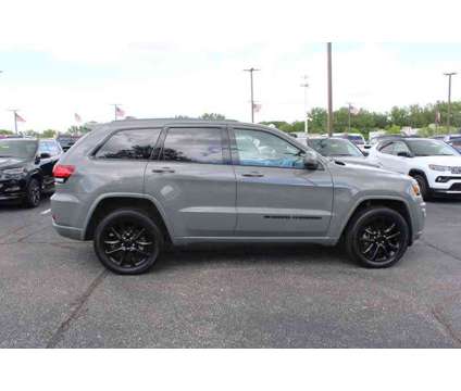 2022UsedJeepUsedGrand Cherokee WKUsed4x4 is a Grey 2022 Jeep grand cherokee SUV in Greenwood IN