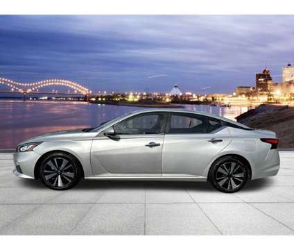 2021 Nissan Altima 2.5 SV is a Silver 2021 Nissan Altima 2.5 Trim Car for Sale in Memphis TN