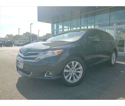 2015 Toyota Venza XLE is a White 2015 Toyota Venza XLE Station Wagon in Elmhurst IL