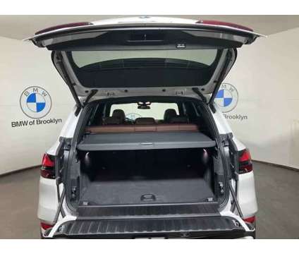 2025 BMW X5 xDrive40i is a White 2025 BMW X5 3.0si SUV in Brooklyn NY