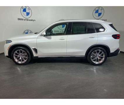 2025 BMW X5 xDrive40i is a White 2025 BMW X5 3.0si SUV in Brooklyn NY