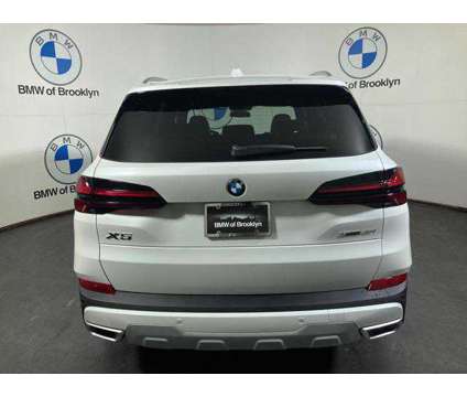 2025 BMW X5 xDrive40i is a White 2025 BMW X5 3.0si SUV in Brooklyn NY