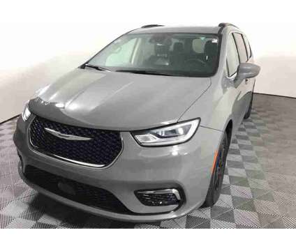 2022UsedChryslerUsedPacifica is a Grey 2022 Chrysler Pacifica Car for Sale in Shelbyville IN