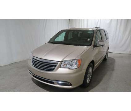 2013UsedChryslerUsedTown &amp; CountryUsed4dr Wgn is a Tan 2013 Chrysler town &amp; country Car for Sale in Brunswick OH