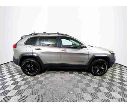 2018 Jeep Cherokee Trailhawk is a 2018 Jeep Cherokee Trailhawk Car for Sale in Tampa FL