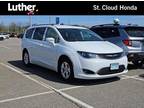 2017 Chrysler Pacifica White, 71K miles