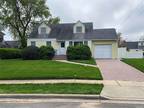 Home For Sale In Massapequa Park, New York