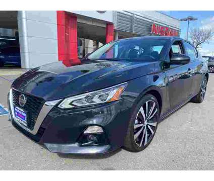 2022 Nissan Altima 2.5 Platinum is a Blue 2022 Nissan Altima 2.5 Trim Sedan in Palmdale CA